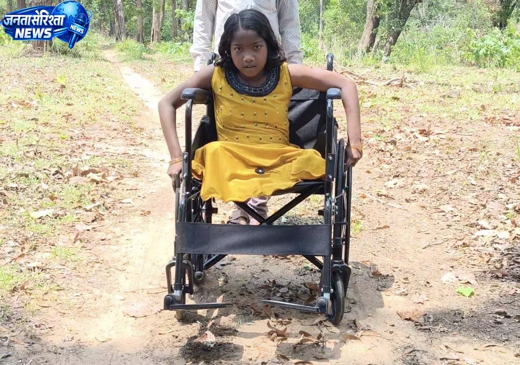सुशासन तिहार 2026 के मधुर बेला में व्हीलचेयर पाकर खिले मासूमों के चेहरे सुशासन तिहार 2026 के मधुर बेला में व्हीलचेयर पाकर खिले मासूमों के चेहरे