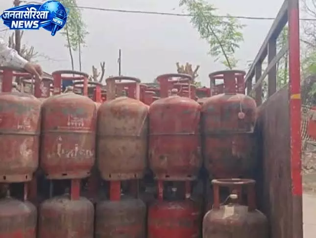गैस सिलेंडर फर्जी डिलीवरी का मामला, एजेंसी संचालक पर धोखाधड़ी का केस दर्ज गैस सिलेंडर फर्जी डिलीवरी का मामला, एजेंसी संचालक पर धोखाधड़ी का केस दर्ज