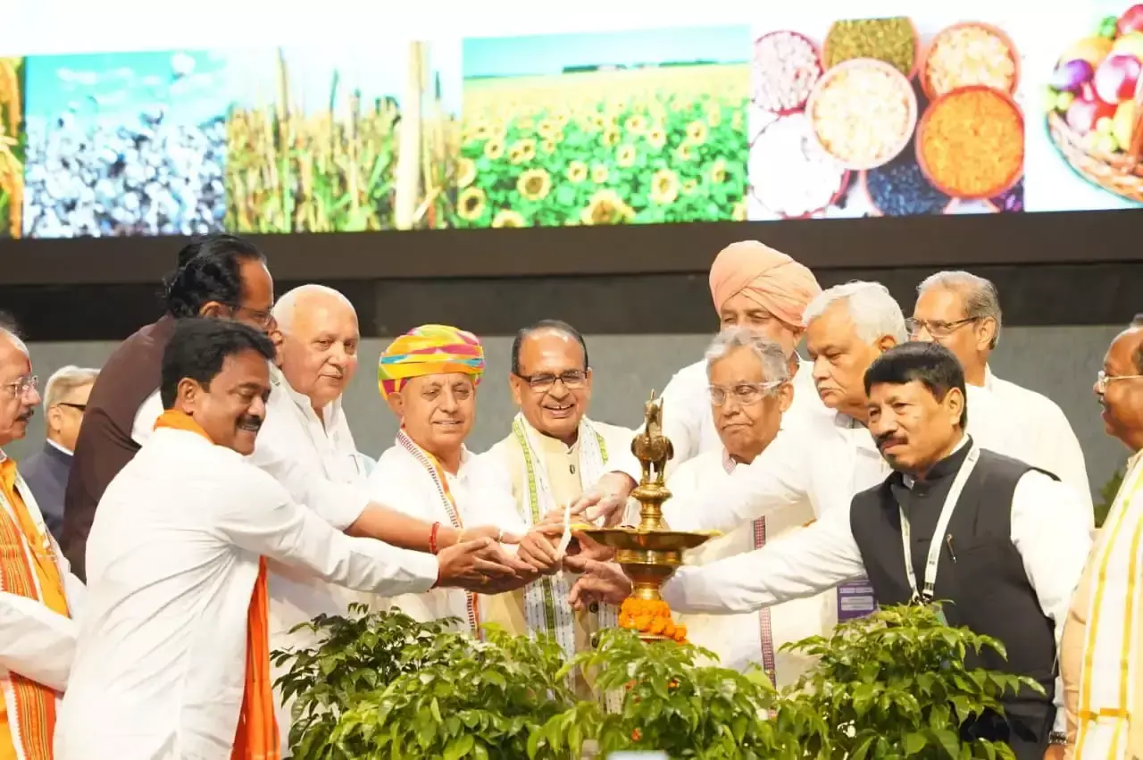 Jaipur: डॉ. किरोड़ीलाल मीणा ने किसानों से प्राकृतिक खेती अपनाने की अपील की Jaipur: डॉ. किरोड़ीलाल मीणा ने किसानों से प्राकृतिक खेती अपनाने की अपील की