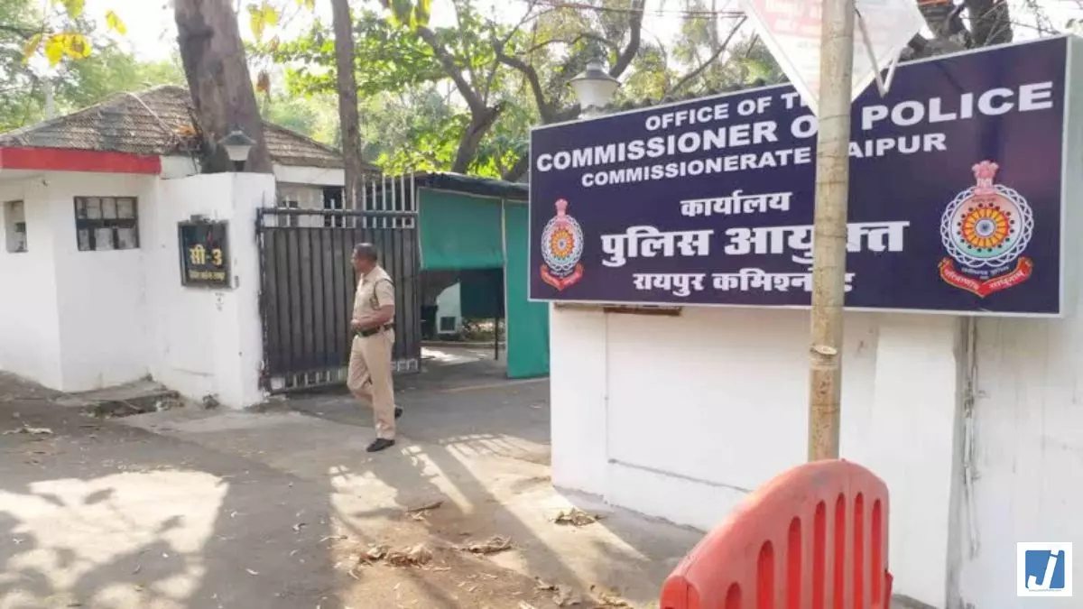 CG: चोर घर से चार भरे गैस सिलेंडर ले उड़े, ग्रामीणों ने थाना घेराव की चेतावनी दी CG: चोर घर से चार भरे गैस सिलेंडर ले उड़े, ग्रामीणों ने थाना घेराव की चेतावनी दी