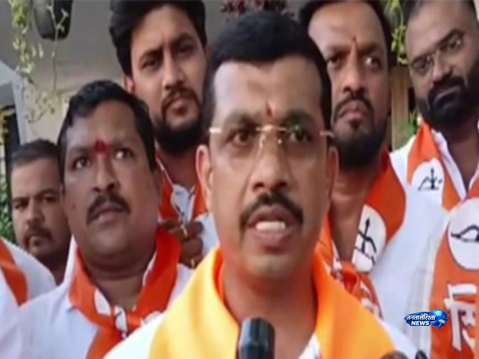 महाराष्ट्र: पुणे में अवैध शराब से हुई मौतों के मामले में FIR दर्ज, अब तक दो आरोपी नामजद महाराष्ट्र: पुणे में अवैध शराब से हुई मौतों के मामले में FIR दर्ज, अब तक दो आरोपी नामजद