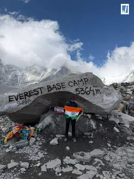 पालनपुर की 8 वर्षीय निक्षा बारोट ने सात दिनों में एवरेस्ट बेस कैंप पहुंचकर दिया योग का संदेश पालनपुर की 8 वर्षीय निक्षा बारोट ने सात दिनों में एवरेस्ट बेस कैंप पहुंचकर दिया योग का संदेश