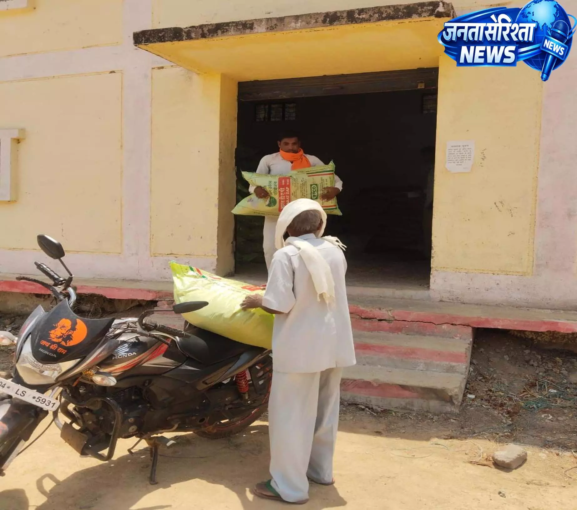 जिले में खाद का पर्याप्त भंडारण, किसानों को समय पर उपलब्ध कराई जा रही उर्वरक जिले में खाद का पर्याप्त भंडारण, किसानों को समय पर उपलब्ध कराई जा रही उर्वरक