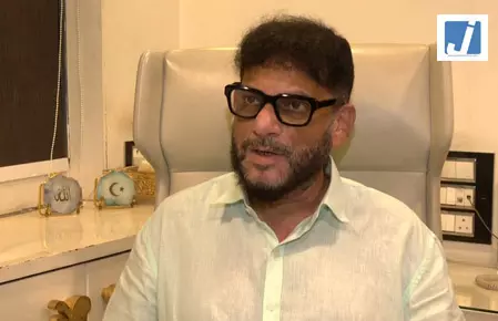 पुणे शराब कांड पर भड़के वारिस पठान, बोले- दोषियों पर लगे मर्डर केस पुणे शराब कांड पर भड़के वारिस पठान, बोले- दोषियों पर लगे मर्डर केस