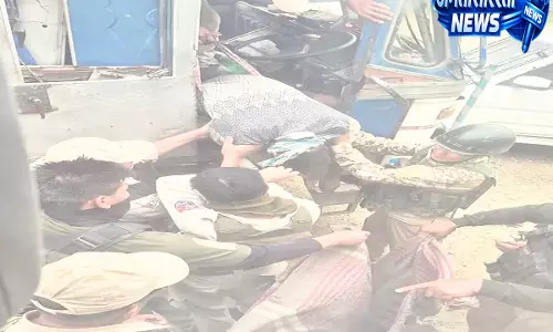 Manipur में मालवाहक ट्रक पर उग्रवादी हमला, चालक की मौत Manipur में मालवाहक ट्रक पर उग्रवादी हमला, चालक की मौत