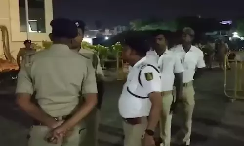 6 लोगों की बेरहमी से हत्या, इलाके में भारी पुलिस बल तैनात 6 लोगों की बेरहमी से हत्या, इलाके में भारी पुलिस बल तैनात