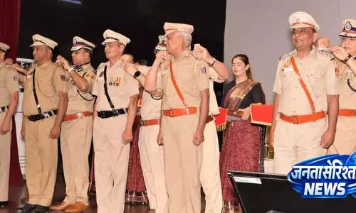 Delhi पुलिस ने 221 रिटायर हो रहे कर्मियों को मानद रैंक प्रदान की Delhi पुलिस ने 221 रिटायर हो रहे कर्मियों को मानद रैंक प्रदान की