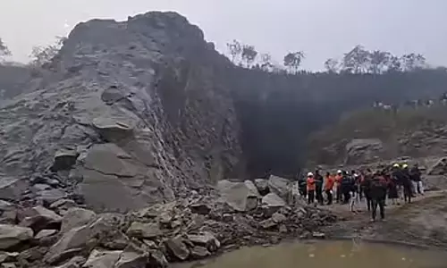 Tamil Nadu : अवैध खनन पर बड़ी कार्रवाई, 67 खदानों का काम रोका गया Tamil Nadu : अवैध खनन पर बड़ी कार्रवाई, 67 खदानों का काम रोका गया