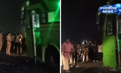 Parbhani ; बस और बाइक की टक्कर में चार युवकों की मौत Parbhani ; बस और बाइक की टक्कर में चार युवकों की मौत
