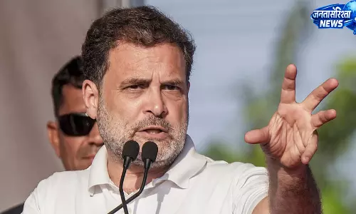 CBSE विवाद पर राहुल गांधी का हमला, सरकार की चुप्पी पर उठाए सवाल CBSE विवाद पर राहुल गांधी का हमला, सरकार की चुप्पी पर उठाए सवाल