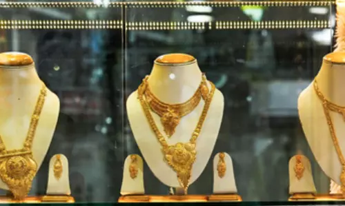 सोना हजार रुपए और चांदी दो हजार रुपए से अधिक सस्ती हुई सोना हजार रुपए और चांदी दो हजार रुपए से अधिक सस्ती हुई