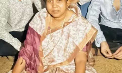 महिला विधायक रेत उत्खनन रोकने आधी रात पहुंच गई खदान महिला विधायक रेत उत्खनन रोकने आधी रात पहुंच गई खदान