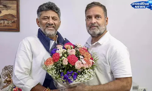 कर्नाटक में सत्ता बदलाव की तैयारी तेज, CLP बैठक में शिवकुमार के नाम पर फैसला संभव कर्नाटक में सत्ता बदलाव की तैयारी तेज, CLP बैठक में शिवकुमार के नाम पर फैसला संभव