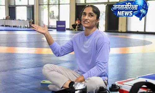 Delhi WFI ने विनेश फोगट को 53kg में एशियाड ट्रायल्स की इजाज़त दी Delhi WFI ने विनेश फोगट को 53kg में एशियाड ट्रायल्स की इजाज़त दी