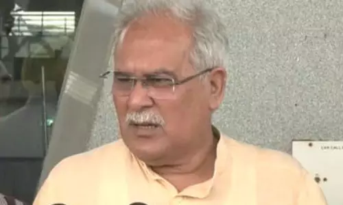 बिना देखें वंदे मातरम नहीं गा पाएंगे छग के मंत्री : भूपेश बघेल बिना देखें वंदे मातरम नहीं गा पाएंगे छग के मंत्री : भूपेश बघेल