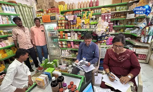 महाराष्ट्र FDA की बड़ी कार्रवाई, 73 लाख की नकली और भ्रामक आयुर्वेदिक दवाएं जब्त महाराष्ट्र FDA की बड़ी कार्रवाई, 73 लाख की नकली और भ्रामक आयुर्वेदिक दवाएं जब्त