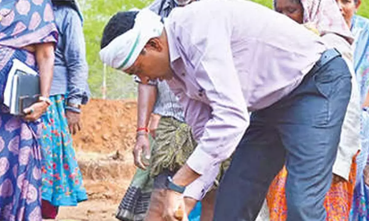 Andhra: जलधारा-जलहरथी जल संरक्षण के लिए Andhra: जलधारा-जलहरथी जल संरक्षण के लिए