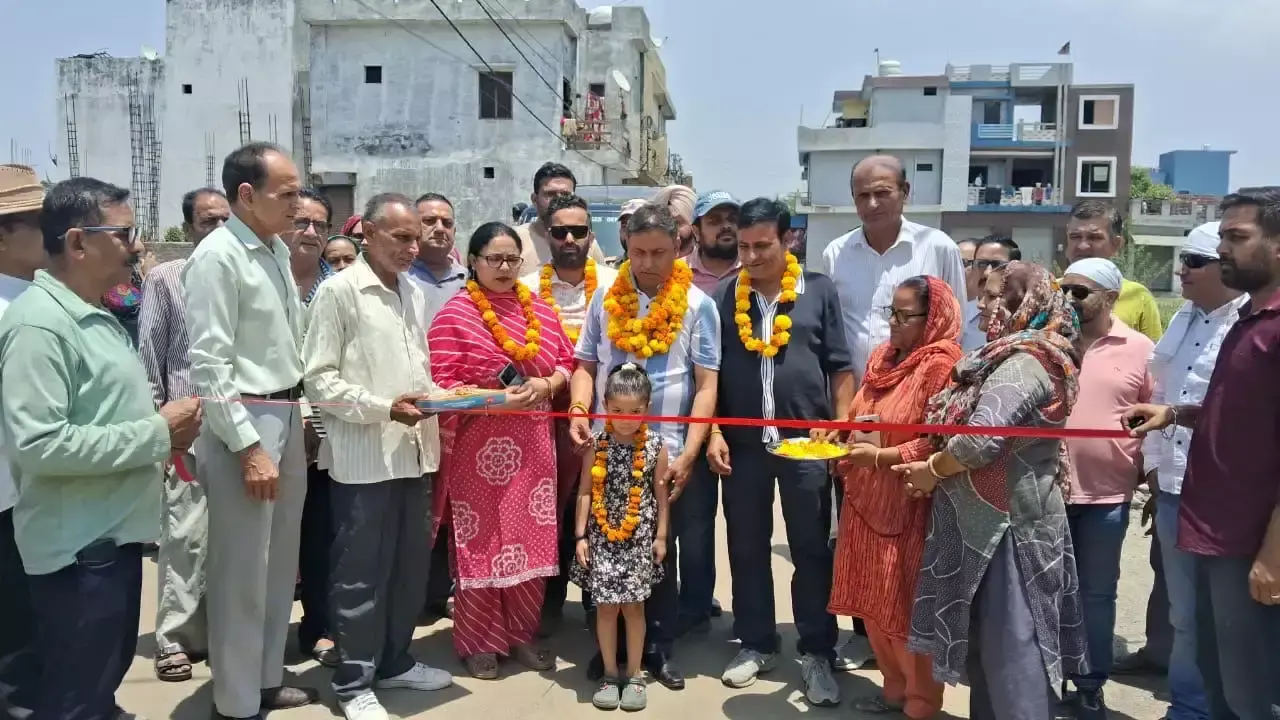 Kathua: कठुआ में विधायक डॉ. भारत भूषण ने किया विकास कार्यों का लोकार्पण Kathua: कठुआ में विधायक डॉ. भारत भूषण ने किया विकास कार्यों का लोकार्पण