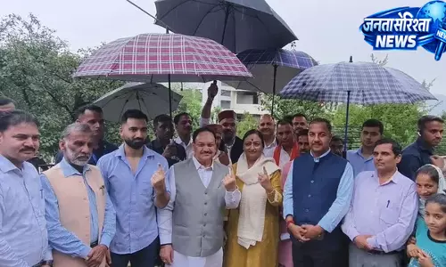 Himachal : पंचायत चुनाव के तीसरे चरण में बारिश के बीच बढ़ा मतदान