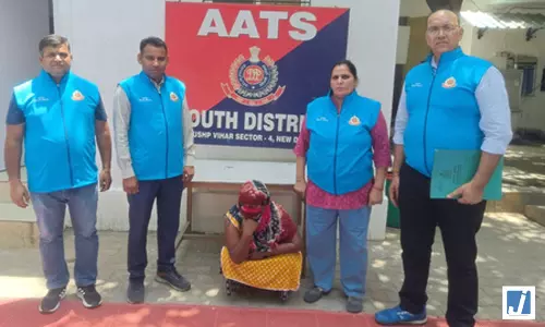 पुलिस ने कुख्यात महिला ड्रग तस्कर को किया गिरफ्तार, 112 ग्राम हेरोइन बरामद पुलिस ने कुख्यात महिला ड्रग तस्कर को किया गिरफ्तार, 112 ग्राम हेरोइन बरामद