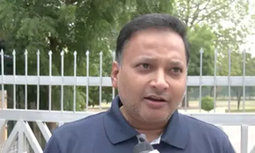 केरल में वंदे मातरम विवाद पर सपा ने कहा- केंद्र सरकार के एजेंट के रूप में कार्य कर रहे गवर्नर केरल में वंदे मातरम विवाद पर सपा ने कहा- केंद्र सरकार के एजेंट के रूप में कार्य कर रहे गवर्नर
