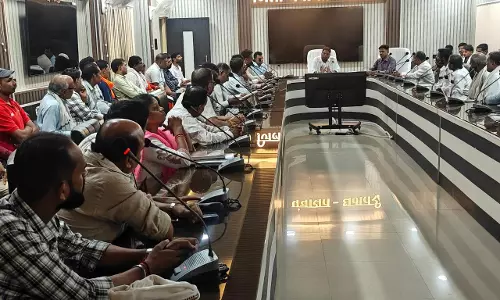 धमतरी : खरीफ सीजन में किसानों को समय पर उर्वरक उपलब्ध कराने प्रशासन सजग धमतरी : खरीफ सीजन में किसानों को समय पर उर्वरक उपलब्ध कराने प्रशासन सजग