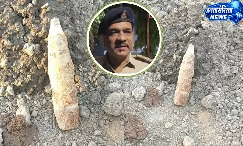 Jabalpur : निर्माण कार्य के दौरान मिला ज़िंदा मोर्टार बम, इलाके में मची दहशत Jabalpur : निर्माण कार्य के दौरान मिला ज़िंदा मोर्टार बम, इलाके में मची दहशत