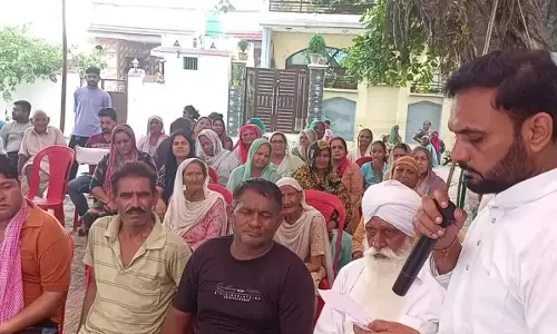 Jammu: कांग्रेस ने तेज की चुनावी तैयारी, भाजपा की नीतियों पर किया हमला Jammu: कांग्रेस ने तेज की चुनावी तैयारी, भाजपा की नीतियों पर किया हमला