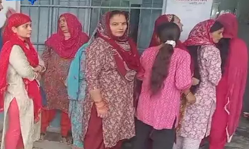 तीसरे चरण में हमीरपुर की 77 पंचायतों के 429 बूथों पर हो रहा मतदान तीसरे चरण में हमीरपुर की 77 पंचायतों के 429 बूथों पर हो रहा मतदान