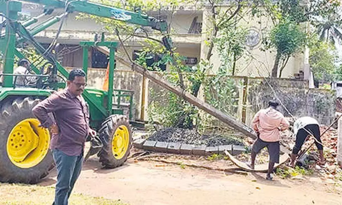Andhra: बारिश और हवा के कारण बिजली सप्लाई बाधित