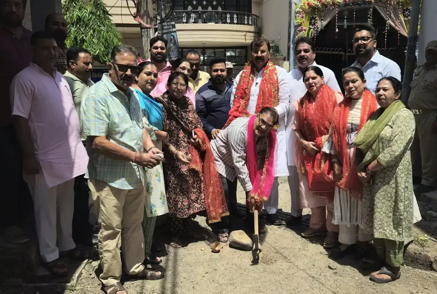 Jammu: 22 लाख रुपये से होगा लेन का कायाकल्प, विकास कार्यों की शुरुआत Jammu: 22 लाख रुपये से होगा लेन का कायाकल्प, विकास कार्यों की शुरुआत