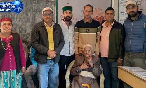 बारिश के बीच भी वोटरों में उत्साह, सुबह 9 बजे तक 19.60 फीसदी वोटिंग बारिश के बीच भी वोटरों में उत्साह, सुबह 9 बजे तक 19.60 फीसदी वोटिंग