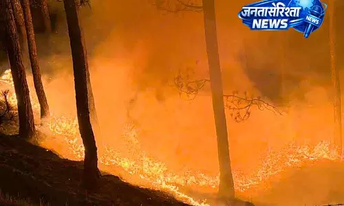 Jammu भीषण आग के बीच पुंछ में राहत कार्य जारी Jammu भीषण आग के बीच पुंछ में राहत कार्य जारी