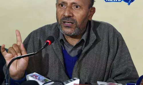 सांसद इंजीनियर राशिद के घर Kupwara जाकर शोक जताने पहुंचे सांसद इंजीनियर राशिद के घर Kupwara जाकर शोक जताने पहुंचे