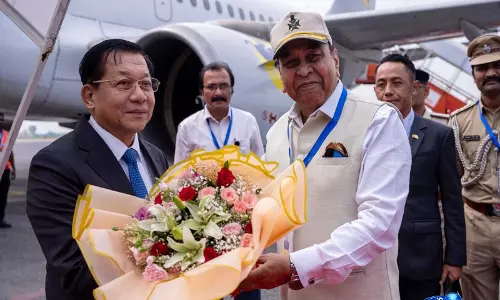 Myanmar के राष्ट्रपति यू मिन आंग ह्लाइंग ने बोधगया का किया दौरा Myanmar के राष्ट्रपति यू मिन आंग ह्लाइंग ने बोधगया का किया दौरा