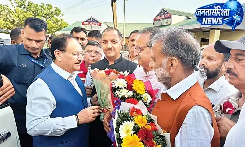 पंचायत चुनाव में वोट डालने पहुंचे केंद्रीय मंत्री जेपी नड्डा पंचायत चुनाव में वोट डालने पहुंचे केंद्रीय मंत्री जेपी नड्डा