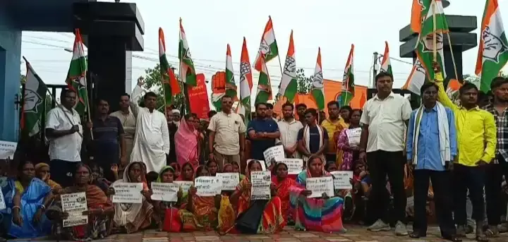 West Burdwan: बलतोड़िया में रेलवे की कार्रवाई के खिलाफ लोगों ने खोला मोर्चा West Burdwan: बलतोड़िया में रेलवे की कार्रवाई के खिलाफ लोगों ने खोला मोर्चा
