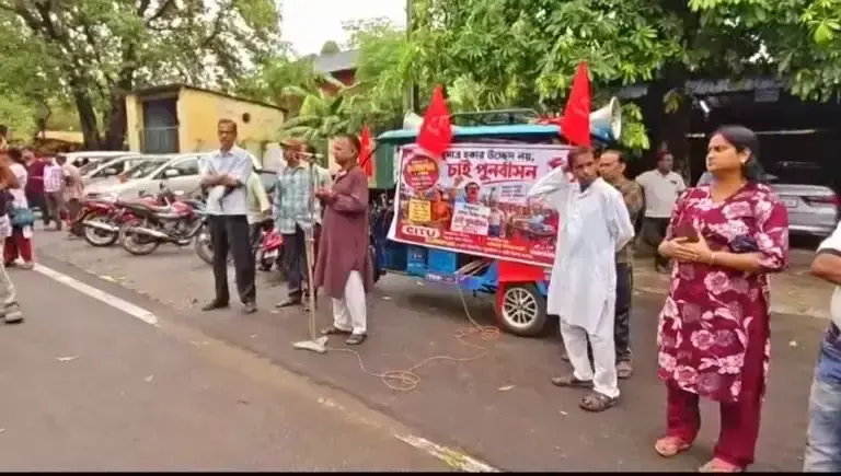 West Burdwan: अतिक्रमण कार्रवाई के खिलाफ वाममोर्चा ने बुलंद की आवाज West Burdwan: अतिक्रमण कार्रवाई के खिलाफ वाममोर्चा ने बुलंद की आवाज