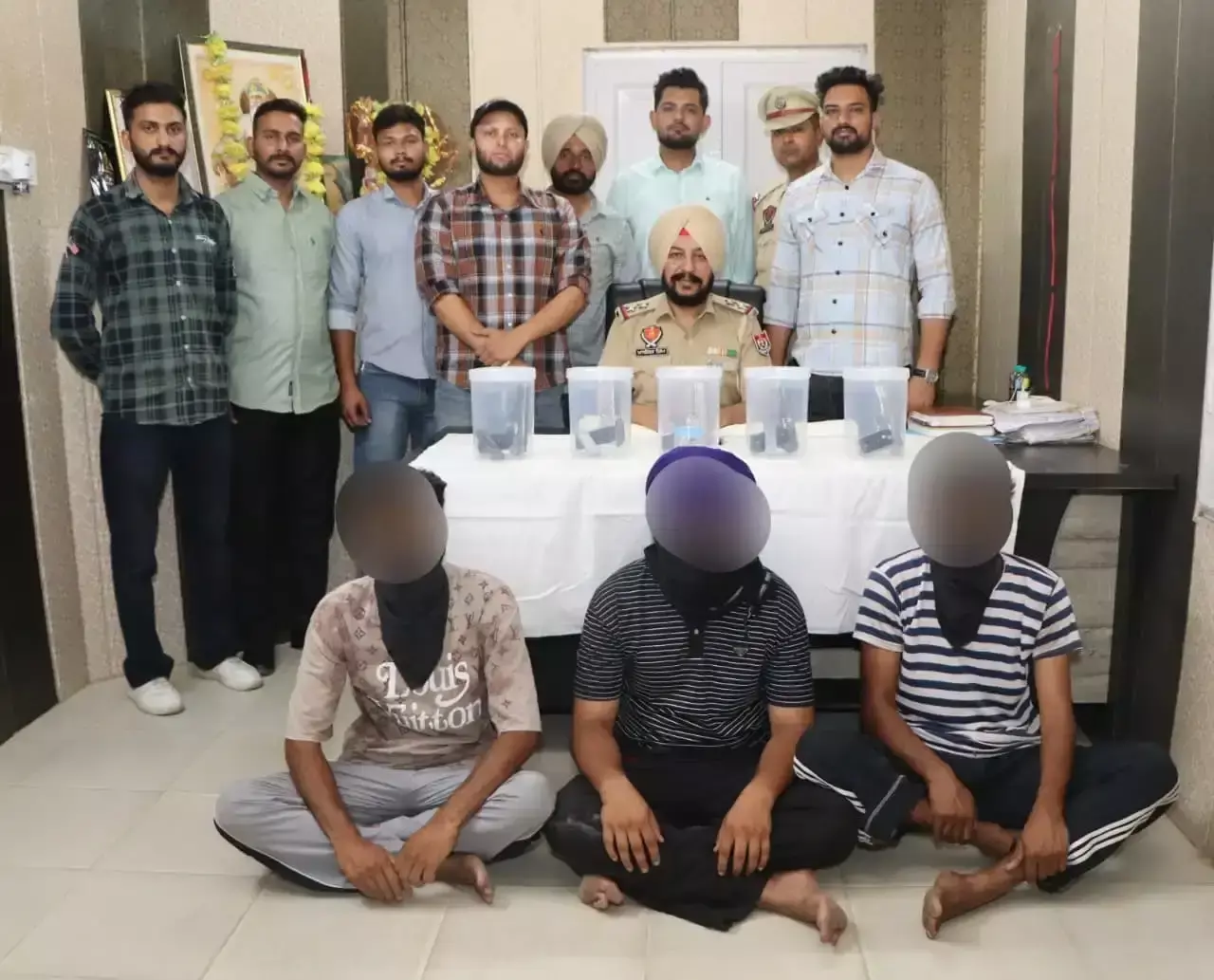 Jalandhar: जालंधर में पुलिस ने अवैध पिस्तौल के साथ तीन को दबोचा