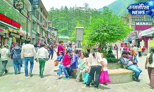 मौसम का मिजाज बदलते ही पर्यटकों में बढ़ा उत्साह मौसम का मिजाज बदलते ही पर्यटकों में बढ़ा उत्साह