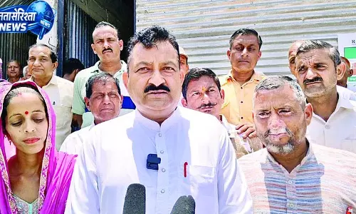 रेलवे साइट ऑफिस पर जोरदार प्रदर्शन