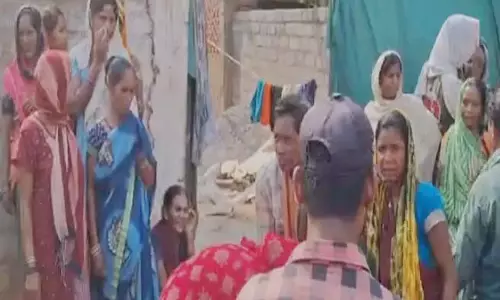 मंदिर हसौद में हो रहा बवाल, आरोपी के घर पर ग्रामीणों ने किया हमला मंदिर हसौद में हो रहा बवाल, आरोपी के घर पर ग्रामीणों ने किया हमला