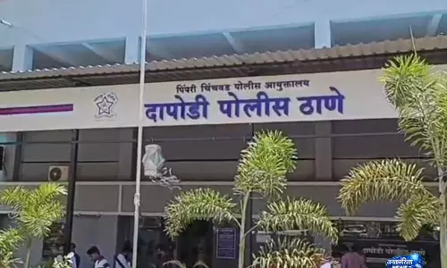 Maharashtra: अवैध शराब के सेवन से हुई मौतों को लेकर मचे बवाल के बीच पांच पुलिस अधिकारी निलंबित Maharashtra: अवैध शराब के सेवन से हुई मौतों को लेकर मचे बवाल के बीच पांच पुलिस अधिकारी निलंबित