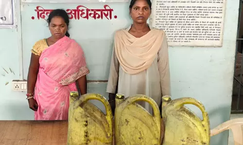 कच्ची महुआ शराब के साथ महिला गिरफ्तार