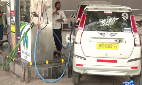 CNG की कीमत 86 रुपये प्रति किलोग्राम होने से मुंबई के कैब ड्राइवरों ने जताई परेशानी CNG की कीमत 86 रुपये प्रति किलोग्राम होने से मुंबई के कैब ड्राइवरों ने जताई परेशानी