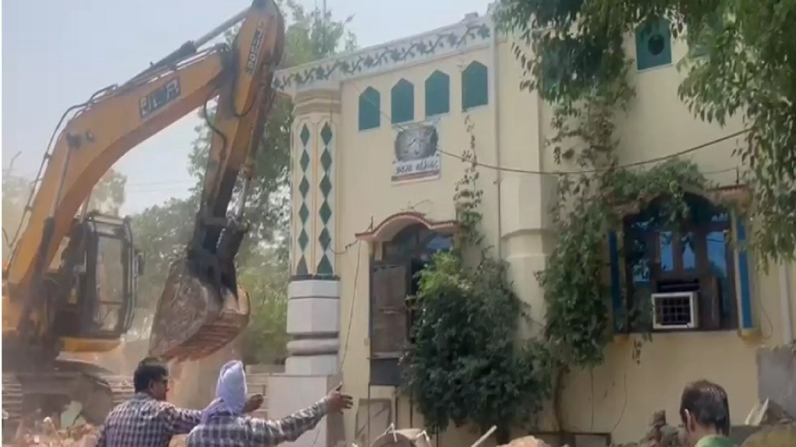 Faridabad: मंदिर-मस्जिद पर बुलडोजर चलने के बाद प्रशासन अलर्ट Faridabad: मंदिर-मस्जिद पर बुलडोजर चलने के बाद प्रशासन अलर्ट