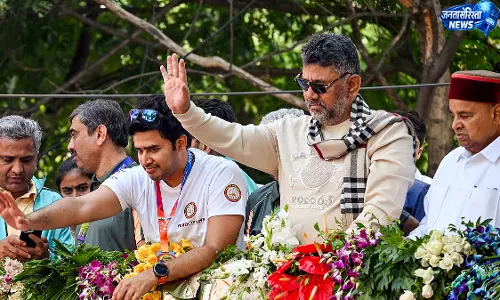 कर्नाटक में नेतृत्व बदलाव की प्रक्रिया शुरू, डीके शिवकुमार के CM बनने की अटकलें तेज कर्नाटक में नेतृत्व बदलाव की प्रक्रिया शुरू, डीके शिवकुमार के CM बनने की अटकलें तेज