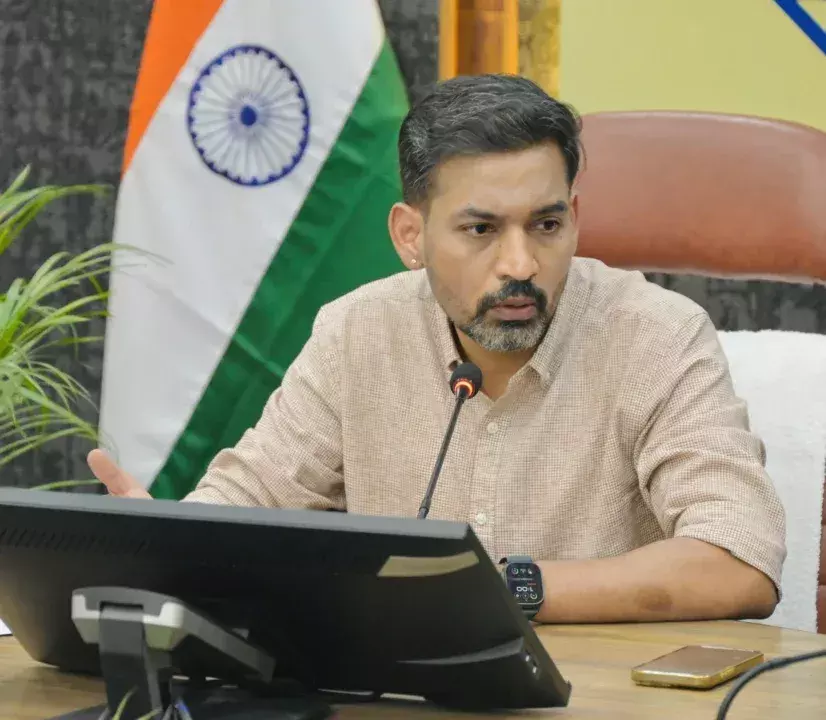Dehradun: गंगा को स्वच्छ रखने में किसी तरह की ढिलाई स्वीकार नहीं : जिलाधिकारी डॉ. आशीष चौहान Dehradun: गंगा को स्वच्छ रखने में किसी तरह की ढिलाई स्वीकार नहीं : जिलाधिकारी डॉ. आशीष चौहान