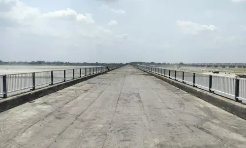UP : संजय सेतु का 90% काम पूरा, 5 जून तक वाहनों के लिए खुलने की उम्मीद UP : संजय सेतु का 90% काम पूरा, 5 जून तक वाहनों के लिए खुलने की उम्मीद