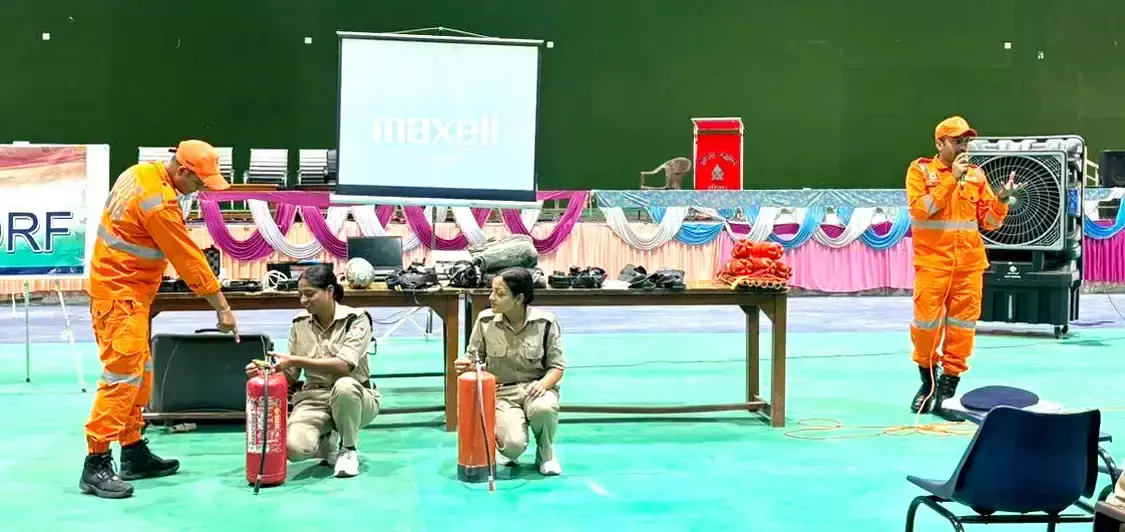 Haridwar: रेस्क्यू ऑपरेशन की बारीकियों से रूबरू हुए प्रशिक्षणार्थी कांस्टेबल Haridwar: रेस्क्यू ऑपरेशन की बारीकियों से रूबरू हुए प्रशिक्षणार्थी कांस्टेबल